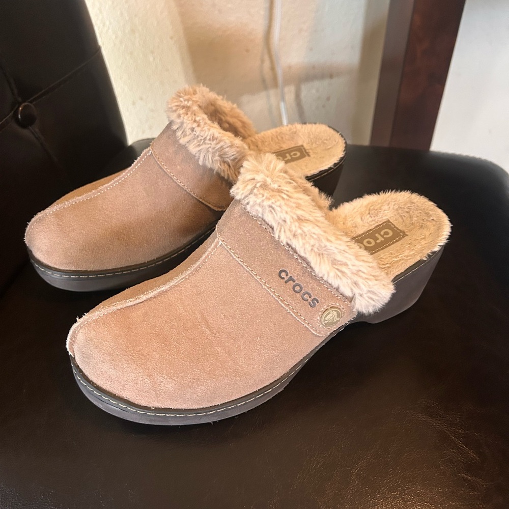 CROCS Women's Cozy Tan Mules